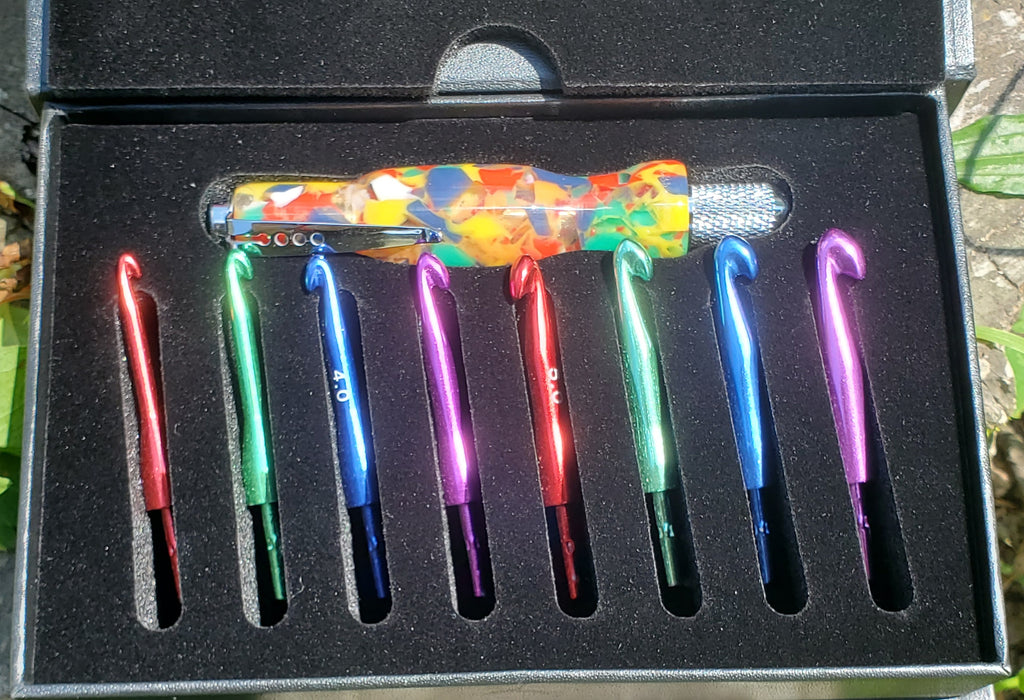 Crochet Hook and Handle Set-Screw on 9 Piece Set